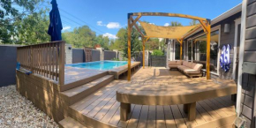 Pool 2 Miles from ACL West entrance 12 guests